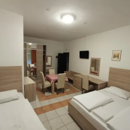 Hostel Lovely Center *